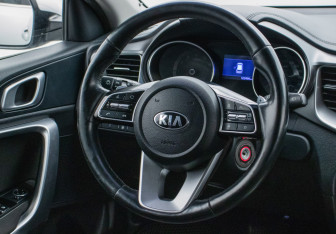 Подержанный автомобиль Kia Ceed Wagon 2020 года (15 фото)
