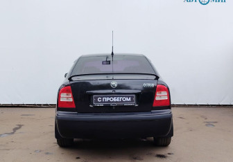 Подержанный автомобиль Skoda Octavia Liftback 2007 года (7 фото)