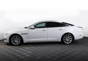 Подержанный автомобиль Jaguar XJ 2012 года (8 фото)