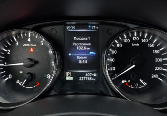 Подержанный автомобиль Nissan X-Trail 2018 года (16 фото)