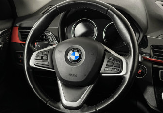 Подержанный автомобиль BMW X1 2018 года (15 фото)