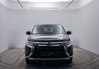Подержанный автомобиль Mitsubishi Outlander 2017 года (2 фото)