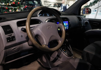 Подержанный автомобиль Hyundai Matrix 2006 года (11 фото)