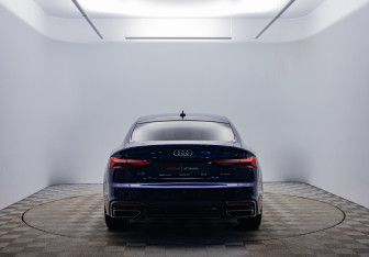 Подержанный автомобиль Audi A5 Liftback 2022 года (6 фото)