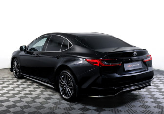 Подержанный автомобиль Toyota Camry Sedan 2025 года (7 фото)