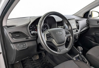 Подержанный автомобиль Hyundai Solaris Sedan 2021 года (16 фото)