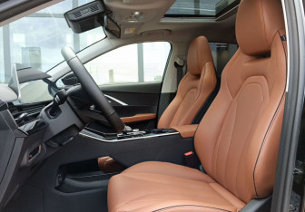 Подержанный автомобиль Omoda C5 2023 года (22 фото)