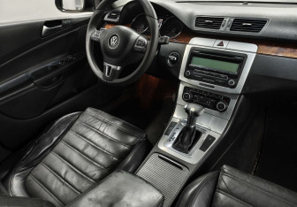 Подержанный автомобиль Volkswagen Passat Wagon 2010 года (10 фото)