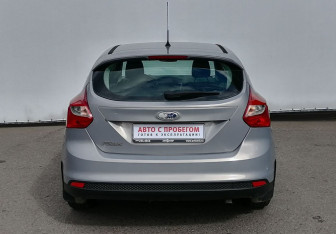Подержанный автомобиль Ford Focus Sedan 2012 года (6 фото)