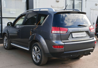 Подержанный автомобиль Citroen C-Crosser 2008 года (7 фото)