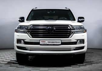 Подержанный автомобиль Toyota Land Cruiser Suv 2017 года (2 фото)