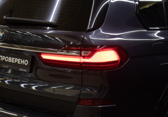 Подержанный автомобиль BMW X7 2021 года (29 фото)