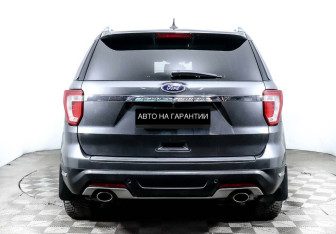 Подержанный автомобиль Ford Explorer 2019 года (4 фото)
