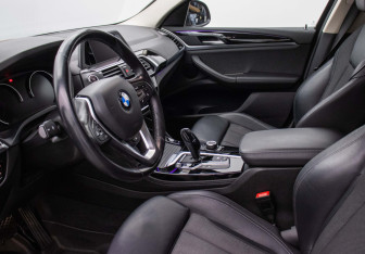 Подержанный автомобиль BMW X4 2019 года (10 фото)