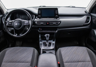 Подержанный автомобиль Kia Seltos 2020 года (13 фото)