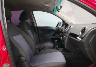 Подержанный автомобиль Ford Fusion 2008 года (11 фото)