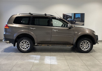 Подержанный автомобиль Mitsubishi Pajero Sport 2011 года (4 фото)