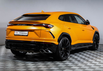 Подержанный автомобиль Lamborghini Urus 2021 года (5 фото)