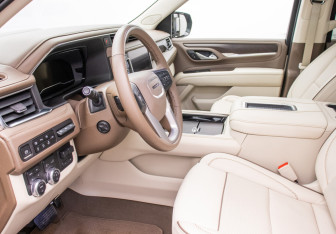 Подержанный автомобиль GMC Yukon 2023 года (8 фото)