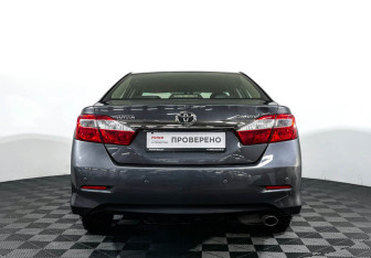 Подержанный автомобиль Toyota Camry Sedan 2012 года (6 фото)