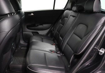 Подержанный автомобиль Kia Sportage 2017 года (10 фото)