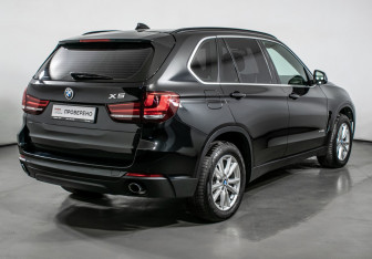 Подержанный автомобиль BMW X5 2016 года (5 фото)
