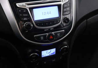 Подержанный автомобиль Hyundai Solaris Hatchback 2011 года (9 фото)