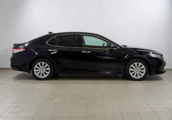 Подержанный автомобиль Toyota Camry Sedan 2020 года (11 фото)