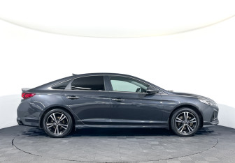 Подержанный автомобиль Hyundai Sonata 2018 года (4 фото)