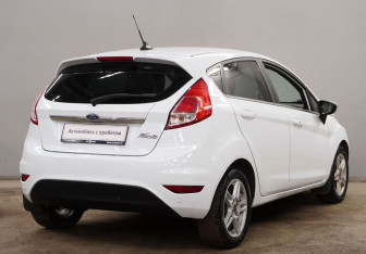 Подержанный автомобиль Ford Fiesta Hatchback 2018 года (8 фото)