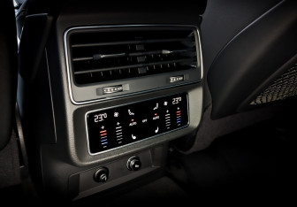 Подержанный автомобиль Audi Q7 2023 года (25 фото)