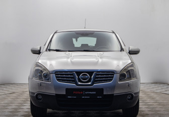 Подержанный автомобиль Nissan Qashqai 2008 года (8 фото)