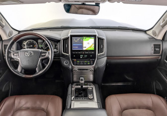 Подержанный автомобиль Toyota Land Cruiser Suv 2016 года (14 фото)