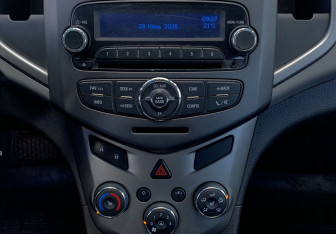 Подержанный автомобиль Chevrolet Aveo Hatchback 2013 года (19 фото)
