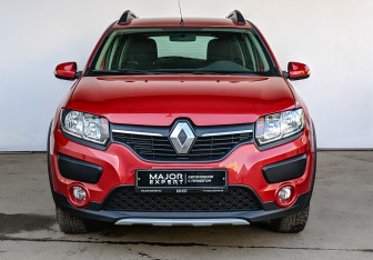 Подержанный автомобиль Renault Sandero 2016 года (2 фото)