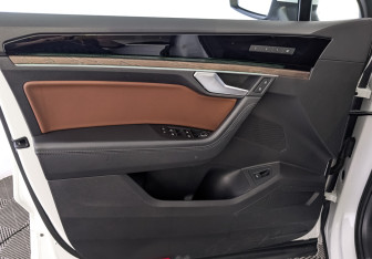 Подержанный автомобиль Volkswagen Touareg 2019 года (19 фото)