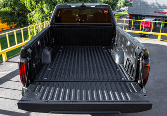 Подержанный автомобиль Toyota Tundra 2022 года (14 фото)