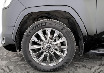 Подержанный автомобиль Toyota Land Cruiser Suv 2021 года (18 фото)