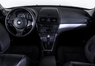 Подержанный автомобиль BMW X3 2010 года (12 фото)