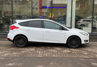 Подержанный автомобиль Ford Focus Hatchback 2019 года (4 фото)