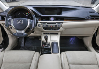 Подержанный автомобиль Lexus ES 2014 года (14 фото)