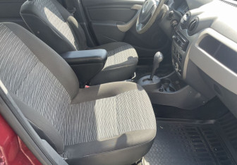 Подержанный автомобиль Renault Sandero 2011 года (9 фото)
