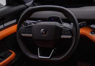 Подержанный автомобиль Changan UNI-V 2023 года (15 фото)