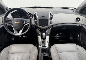 Подержанный автомобиль Chevrolet Cruze Hatchback 2013 года (12 фото)