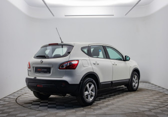 Подержанный автомобиль Nissan Qashqai 2011 года (5 фото)