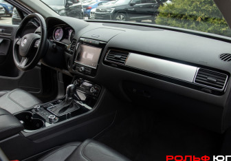 Подержанный автомобиль Volkswagen Touareg 2010 года (7 фото)