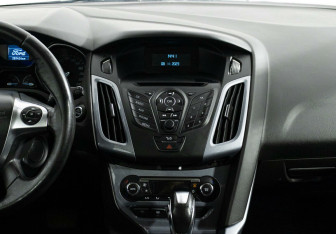Подержанный автомобиль Ford Focus Wagon 2013 года (11 фото)