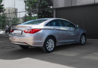 Подержанный автомобиль Hyundai Sonata 2010 года (4 фото)