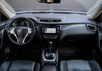 Подержанный автомобиль Nissan X-Trail 2015 года (9 фото)
