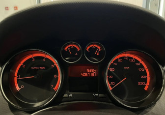 Подержанный автомобиль Peugeot 408 2013 года (14 фото)